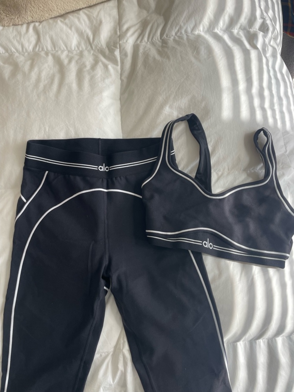 alo Airbrush Heart Throb Set Black Sports Bra and Leggings Set with White Piping